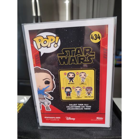 Funko Pop Star Wars Rey #434 Two Lightsabers Version 2021 In Protective Case - Picture 3 of 6